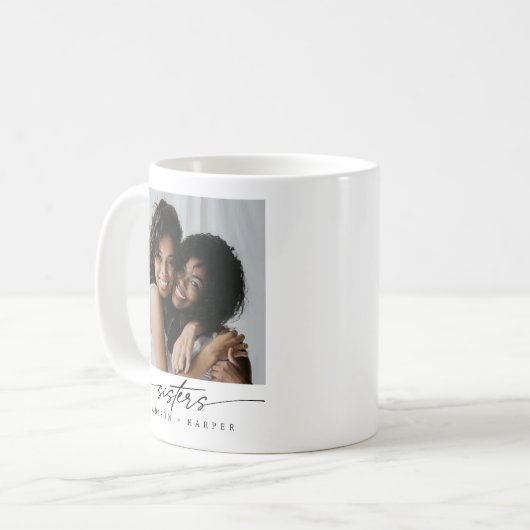 Moderne Elegante Sisters Foto Script Typografy Kaffeetasse (Vorderseite Links)