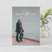 Moderne elegante Skript-Doppelseitige Foto Weiß Save The Date (Stehend Vorderseite)