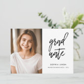 Moderne, elegante Skript-Zwei-Foto-Graduierungspar Einladung (Stehend Vorderseite)