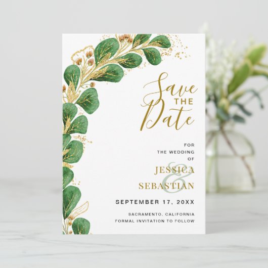 Moderne Elegante Smaragdgrün und Gold Eukalyptus Save The Date (Stehend Vorderseite)