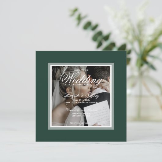 Moderne elegante Smaragdgrün-weiße Hochzeit Einladung (Stehend Vorderseite)