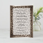 Moderne Elegante Taupe Leopard Printhochzeit Einladung (Stehend Vorderseite)