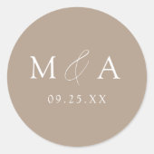 Moderne elegante Taupe Monogram Wedding Runder Aufkleber (Vorderseite)