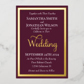 Moderne Elegante Typografie auf Lila Goldhochzeit Folieneinladung (Vorderseite)