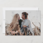 Moderne, elegante White Calligraphy Overlay-Hochze Save The Date (Vorderseite)