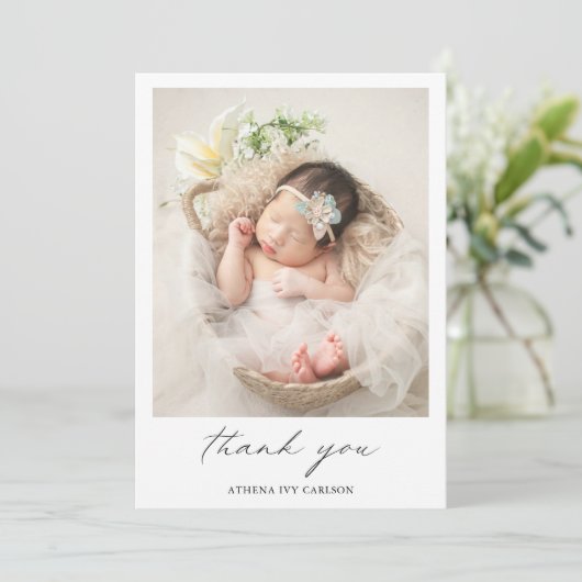 Moderne Eleganz Vielen Dank Foto Simple Birth Ankündigung (Stehend Vorderseite)