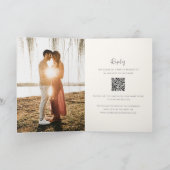 Moderne Elfenbein-QR-Code einfache Hochzeit Einladung (Innenseite)