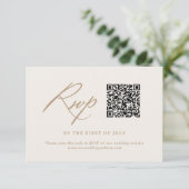 Moderne Elfenbein- und Goldkalligrafie - QR-Code f RSVP Karte (Stehend Vorderseite)