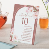 Moderne erdfarbene Tischnummer Sockelschild (In Situ)