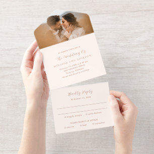 Moderne erdige neutrale Foto-Hochzeit All-in-One-Einladung