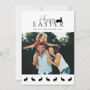 Moderne Familienfoto mit Hasen Stilvolle Ostern Karte