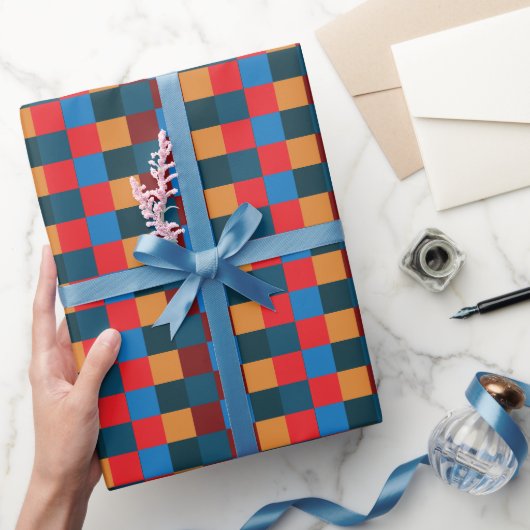 Moderne Farb-Schachbrettmuster Geschenkpapier (Schenken)