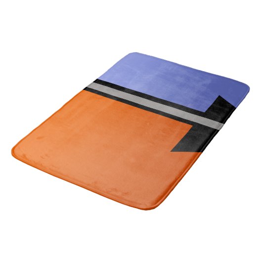 Moderne Farbblöcke Orange, Periwinkle, Schwarz, Gr Badematte (Schrägansicht)