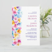 Moderne farbenfrohe Blumenhochzeit Einladung (Stehend Vorderseite)