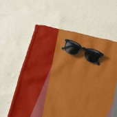 Moderne, farbenfrohe Dreiecke des Mittelalters Strandtuch (Beispiel)