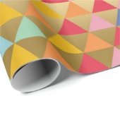 Moderne farbenfrohe Dreiecke Muster Geschenkpapier (Rolleneckpunkt)