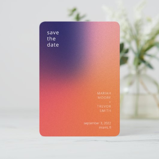 Moderne farbenfrohe Lila Orangenhochzeit Save The Date (Stehend Vorderseite)