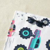 Moderne, farbenfrohe Monster Car Trucks Strandtuch (Beispiel)