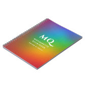 Moderne farbenfrohe Rainbow-White Monogram-Initial Notizblock (Linke Seite)