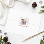 Moderne farbenfrohe Regenbogenstreifen Foto Quadratischer Aufkleber<br><div class="desc">Weihnachts-Weihnachtsaufkleber oder Umschlag Aufkleber-Design auf dem Platz zeigt Ihr Lieblings-Foto gerahmt von festlichen saisonalen Farben. Die Farben sind: Merlot Rot,  Aqua Blau,  Urlaubrot,  Oliven Grün,  Rose Gold,  Jäger Grün,  und Akzente von dunkelgrau. Tipp: Zuschneiden Sie Ihr Foto in ein quadratisches Format,  bevor Sie es auf die Seite hochladen.</div>
