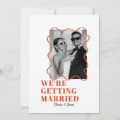 Moderne, farbenfrohe Wavy Funky Retro Wedding Einladung (Rückseite)