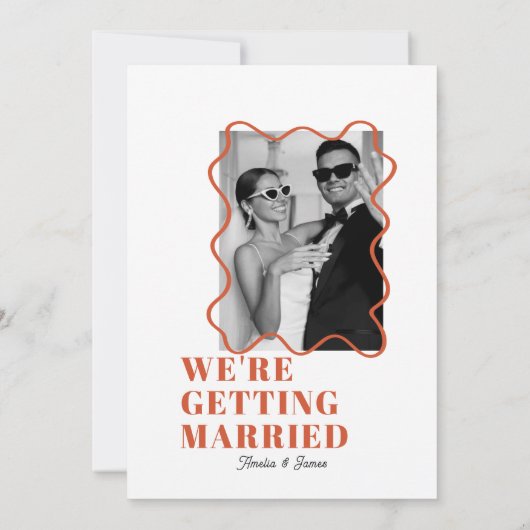 Moderne, farbenfrohe Wavy Funky Retro Wedding Einladung (Rückseite)