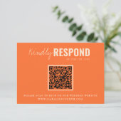 Moderne farbige Fun QR Code Whimsical Wedding RSVP Karte (Stehend Vorderseite)