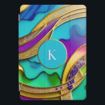 Moderne Farbschmuck Abstrakt & Gold Monogram iPad Pro Cover<br><div class="desc">Dieses Design zeichnet sich durch ein hübsches,  farbenfrohes Design aus: türkisfarben,  lila,  blau und grün mit Imitaten aus metallischem Gold. Das Zentrum verfügt über ein Monogramm Initial. Das Design erscheint dreidimensional. Super einzigartig und Spaß,  es ist definitiv eine Art! Erstellt von der einfachen Farmhouse Press.</div>