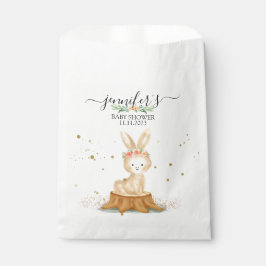 Moderne Farm mit wildlebenden Kaninchen im Wald Geschenktütchen