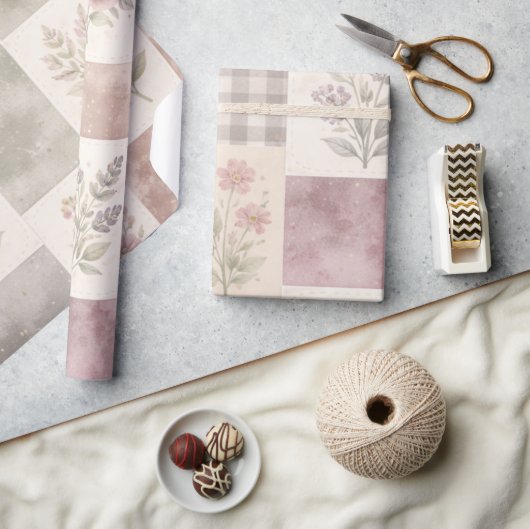 Moderne Farmhouse-Pastell-Lila-Quilt-Patchwork  Geschenkpapier (Kunsthandwerk)