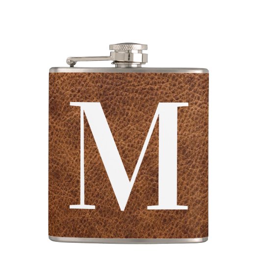 Moderne Faux-Braunleder-Monogramm Flachmann (Vorderseite)