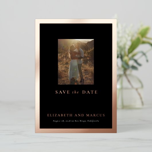 Moderne, feine Schwarz-Rose-Goldrahmen Save the Da Folieneinladung (Stehend vorne)