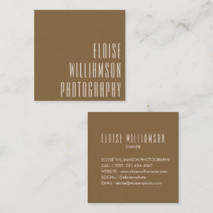 Moderne, feine Typografie Earthy Bronze Brown Quadratische Visitenkarte