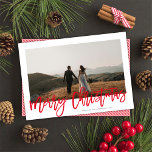 Moderne festliche Rote Schrift Frohe Weihnachten 1<br><div class="desc">Diese moderne und dennoch elegante Urlaubsfotokarte verfügt über ein horizontales Single-Foto auf klassisch weißem Hintergrund und einen Gruß in roter Schrift, in der "Frohe Weihnachten" steht. Dieses Design bietet einen Single horizontalen Foto auf der Vorderseite. Die Rückseite der Karte ist ein koordinierendes rot-weißes Streifen-Muster, kann aber auf Wunsch entfernt werden....</div>