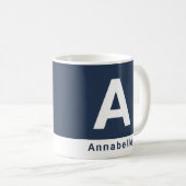 Moderne fette Farbblocknacht blauer personalisiert Kaffeetasse (VorderseiteRechts)