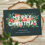 Moderne fette floral frohe Weihnachtsfamilie Name Feiertagskarte<br><div class="desc">Versenden Sie schöne, personalisierte Weihnachtsgrüße mit dieser stilvollen Karte mit verschiedenen, von Hand gezeichneten Blumenelementen (Kiefer, Blume, Knospen, Pinecone, Blätter und Sprigs). Die moderne Typografie lautet "Frohe Weihnachten" in Weiß, und die Blattelemente sind unten mit einigen Elementen über dem Text abgelegt. Vorlagen auf Vorder- und Rückseite lassen sich leicht anpassen....</div>