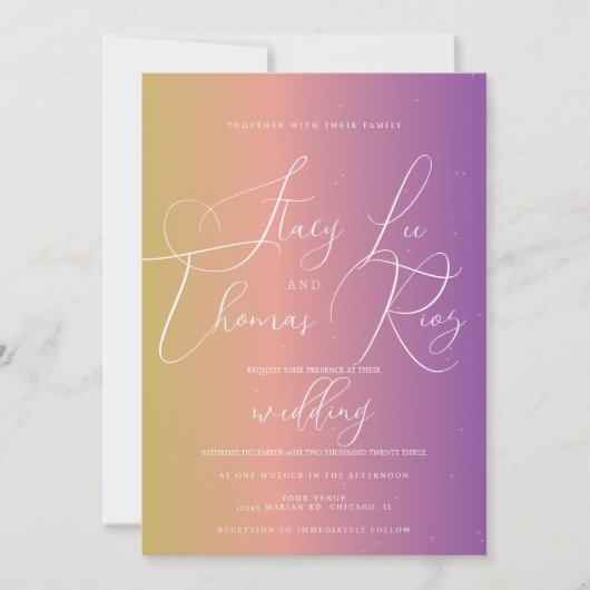 Moderne fette, helle Ombre Lila Script Wedding Einladung (Vorderseite)