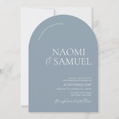 Moderne fette Namen Arch Dusty Blue Wedding Einladung (Vorderseite)