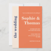 Moderne fette Typografie Apricot Navy Blue Wedding Einladung (Vorderseite)