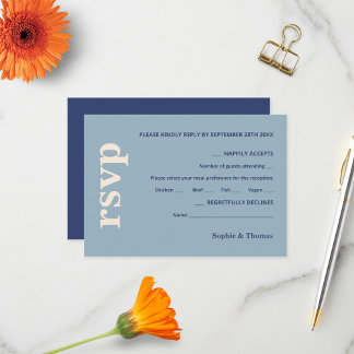 Moderne fette Typografie Hochzeit staubiges Blau N RSVP Karte
