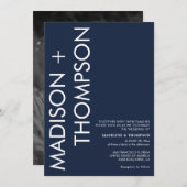 Moderne, fette Typografie Navy Blue Foto Wedding Einladung (Vorne/Hinten)