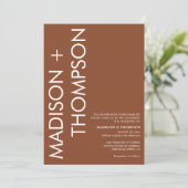 Moderne, fette Typografie Rust Terracotta Wedding Einladung (Stehend Vorderseite)