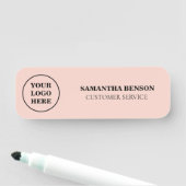 Moderne Firmenmitarbeiter Name Rosa Logo Namensschild (Beispiel)