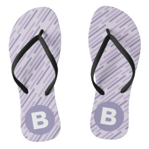 Moderne Flieder Purpur Diagonale Streifen Monogram Badesandalen