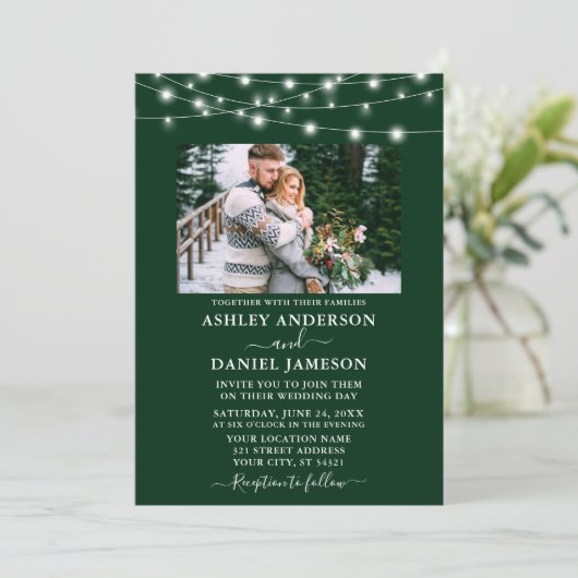 Moderne Forest Green String Lights Foto Hochzeit Einladung (Stehend Vorderseite)
