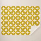 Moderne Formen aus dem Mittelalter in Mustard Yell Sherpadecke (Vorderseite (Horizontal))