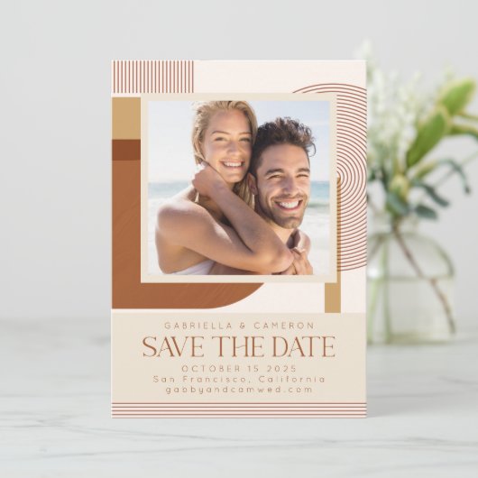 Moderne Formen und Line Terracotta Foto Wedding Save The Date (Stehend Vorderseite)