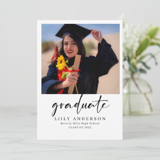 Moderne Foto Abschluss-Klasse 2025 Einladung (Stehend Vorderseite)