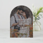 Moderne Foto Dark Overlay Script Arch Wedding Einladung (Stehend Vorderseite)