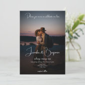 Moderne Foto Dunkle Minimal Hochzeit Einladung (Stehend Vorderseite)